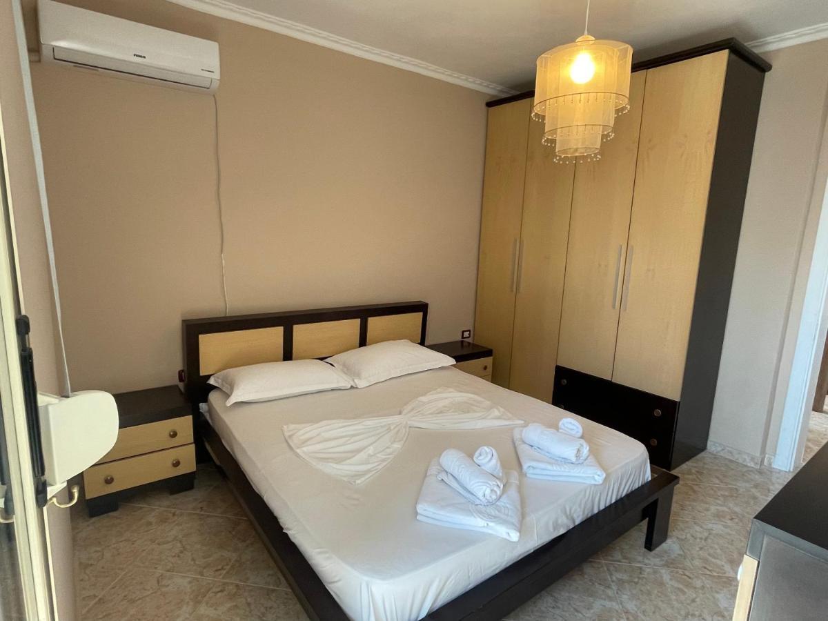 Sea View Apartment Vlorë Esterno foto