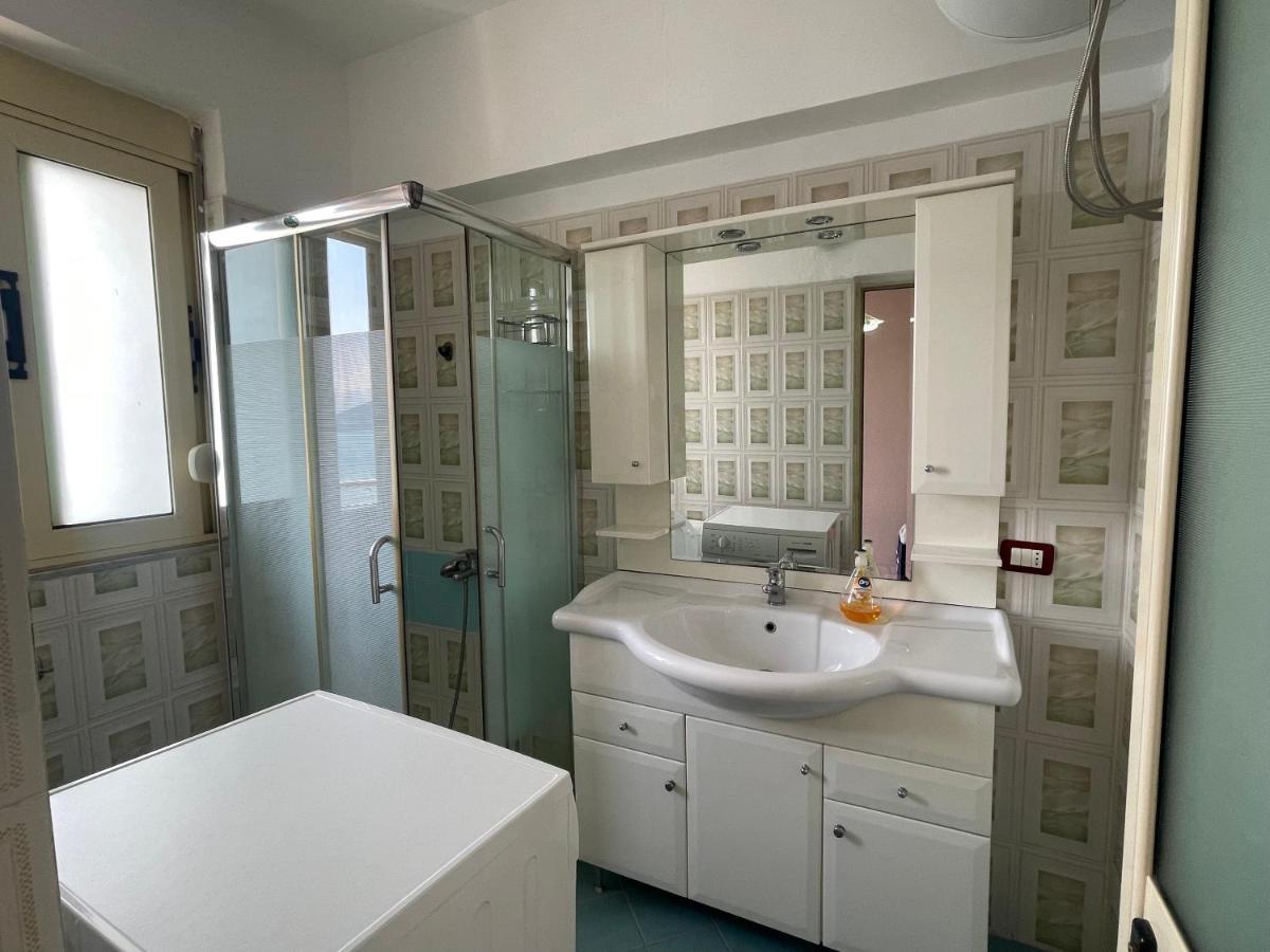 Sea View Apartment Vlorë Esterno foto