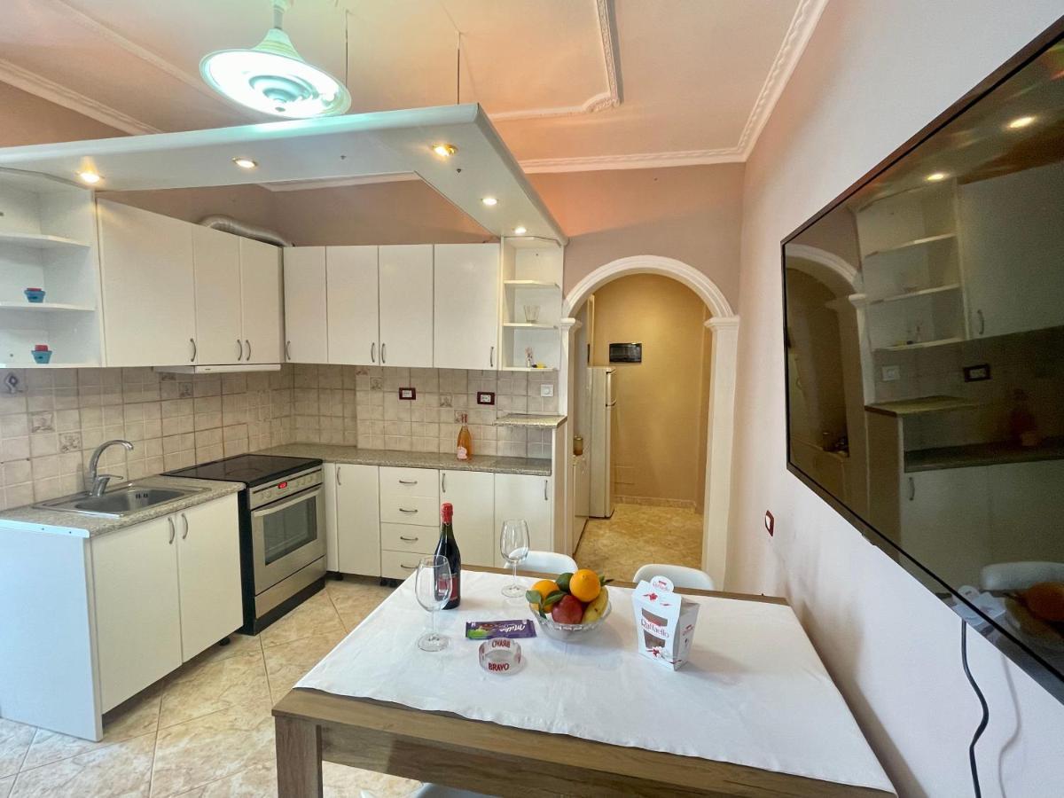 Sea View Apartment Vlorë Esterno foto