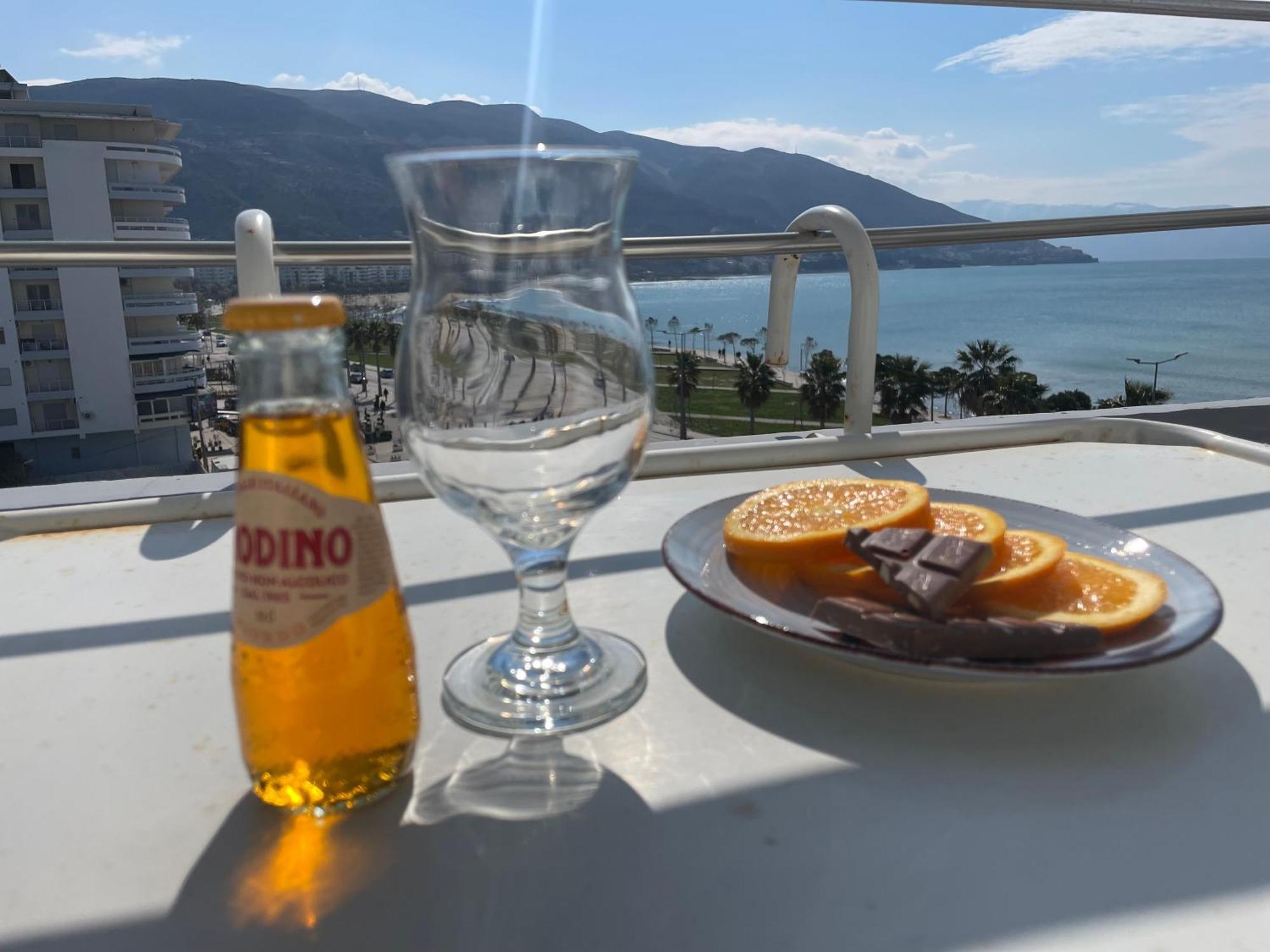 Sea View Apartment Vlorë Esterno foto