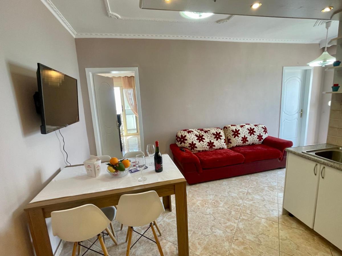 Sea View Apartment Vlorë Esterno foto