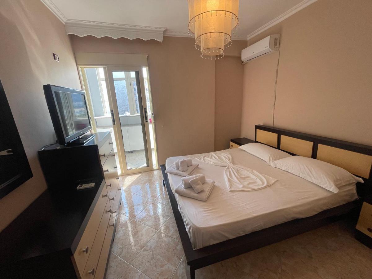 Sea View Apartment Vlorë Esterno foto
