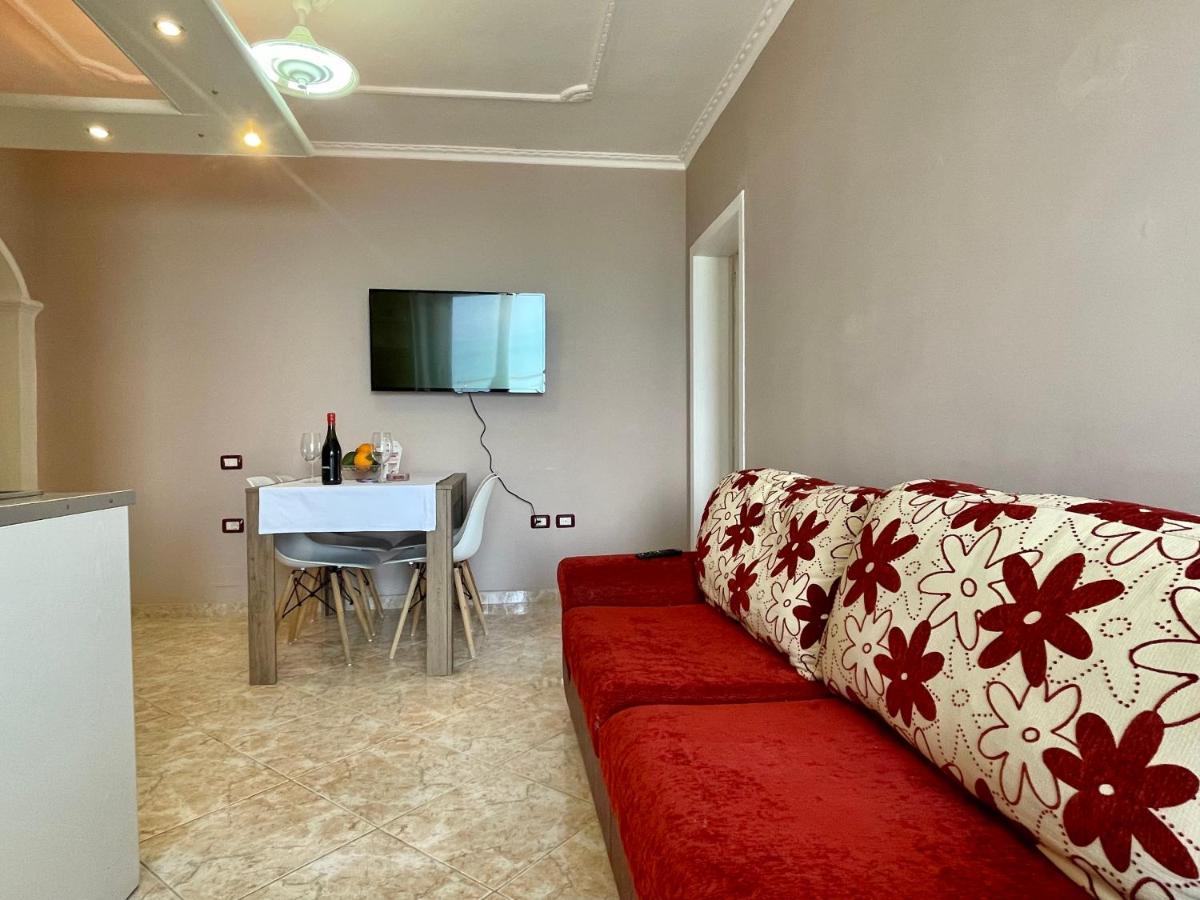 Sea View Apartment Vlorë Esterno foto