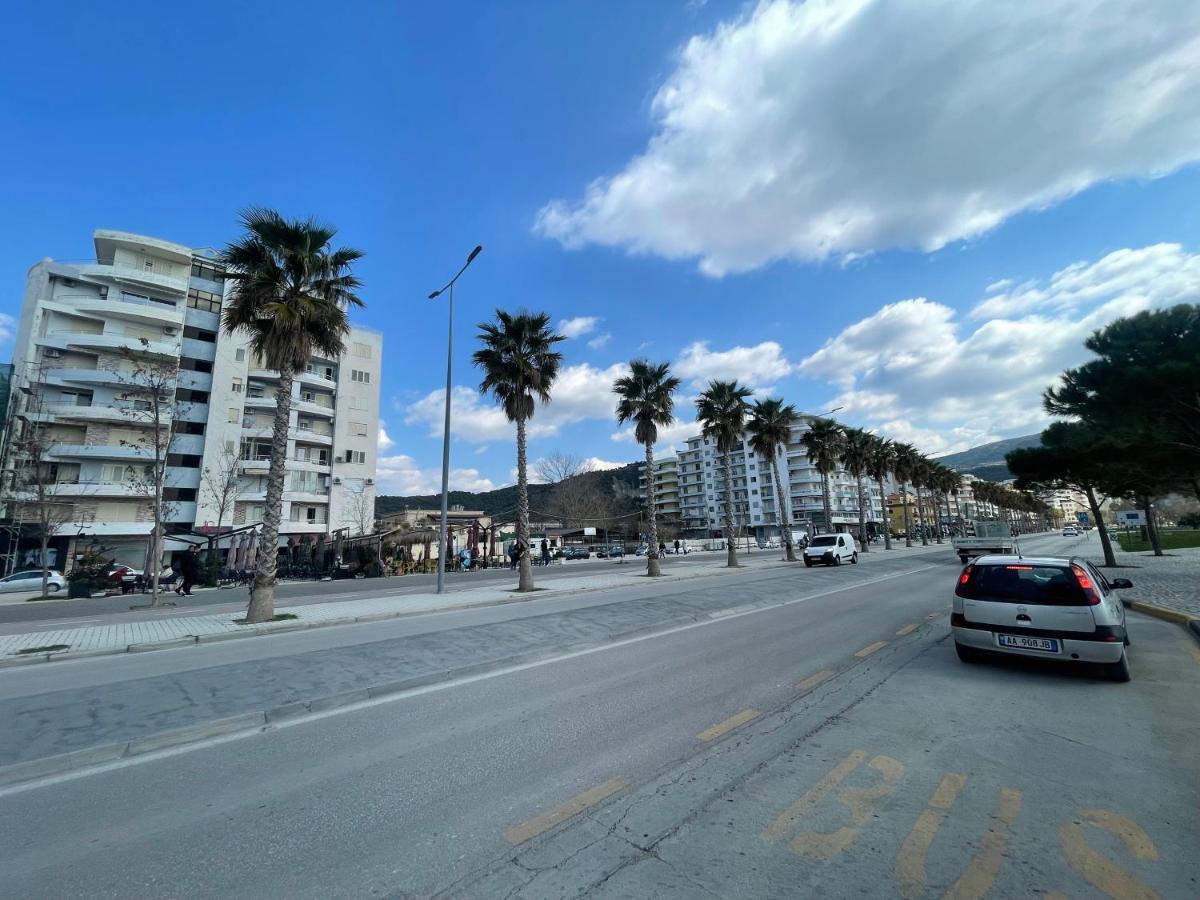 Sea View Apartment Vlorë Esterno foto